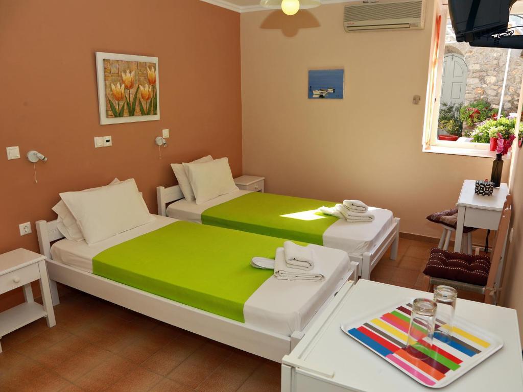 Theano Guesthouse Идра Экстерьер фото