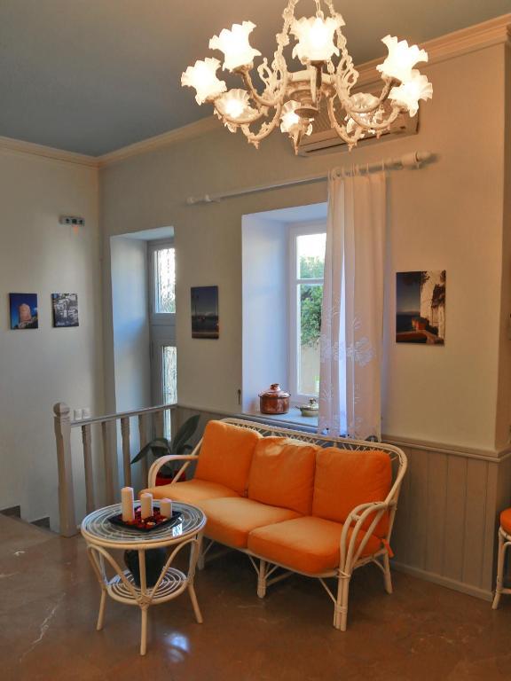 Theano Guesthouse Идра Экстерьер фото