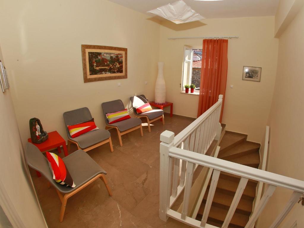 Theano Guesthouse Идра Экстерьер фото
