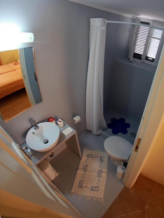 Theano Guesthouse Идра Экстерьер фото